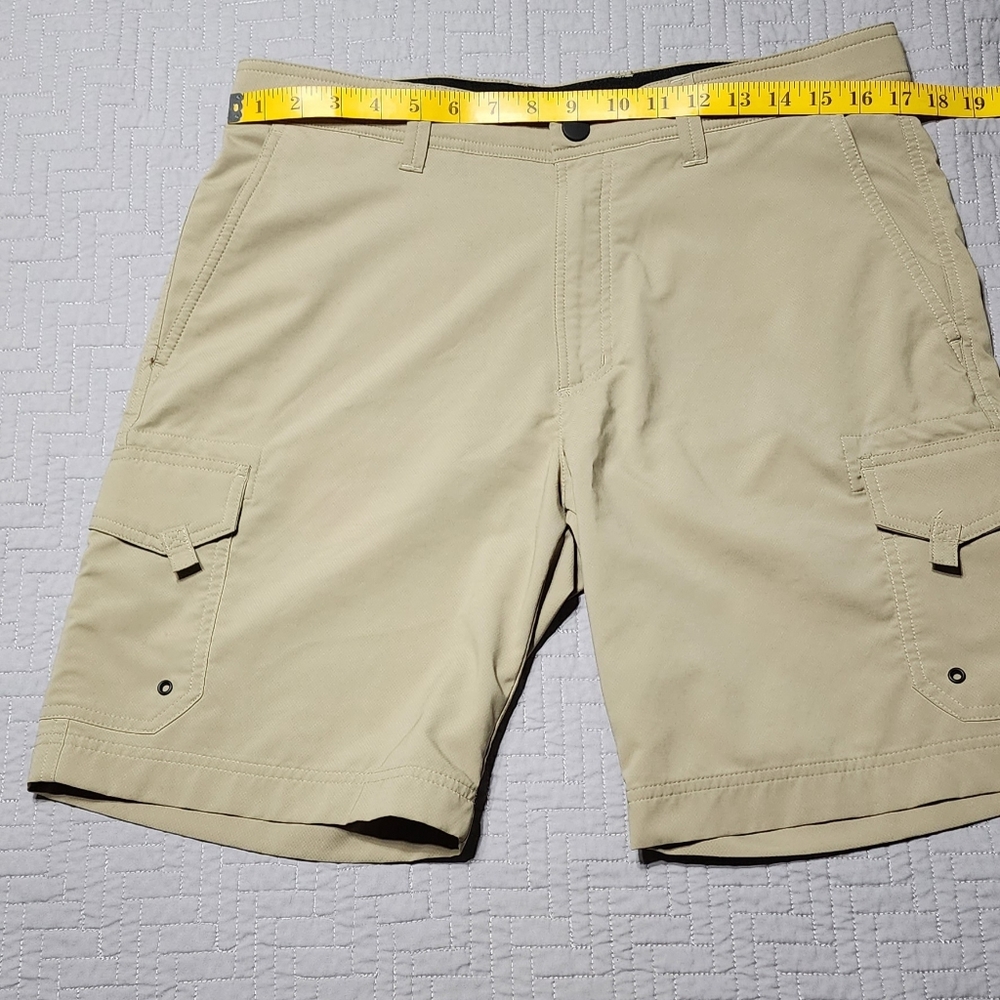 Light weight cargo shorts